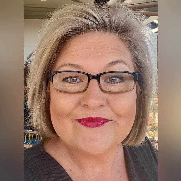 Meet your Posher, Stacey - Picture 2 of 2